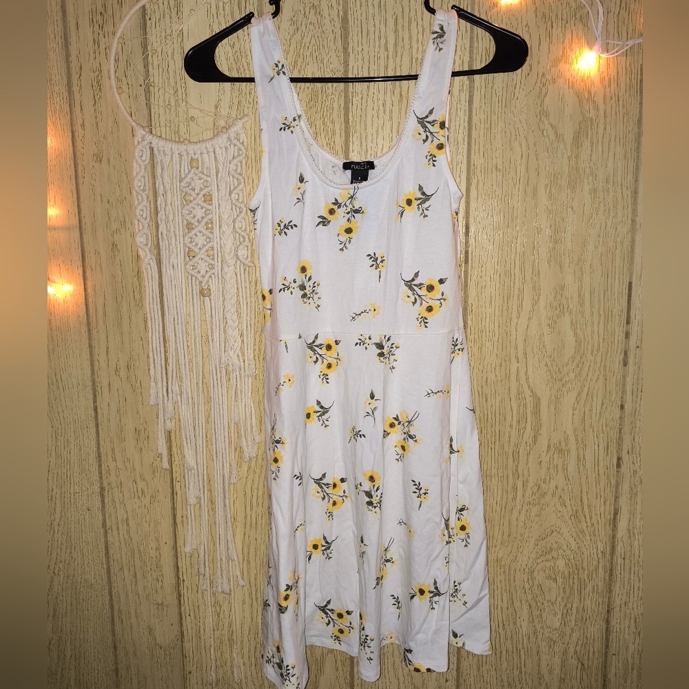 CLOSET CLOSEDOWN🚨⚠️-NWT Rue 21 Floral White Tank Cute Summer Dress